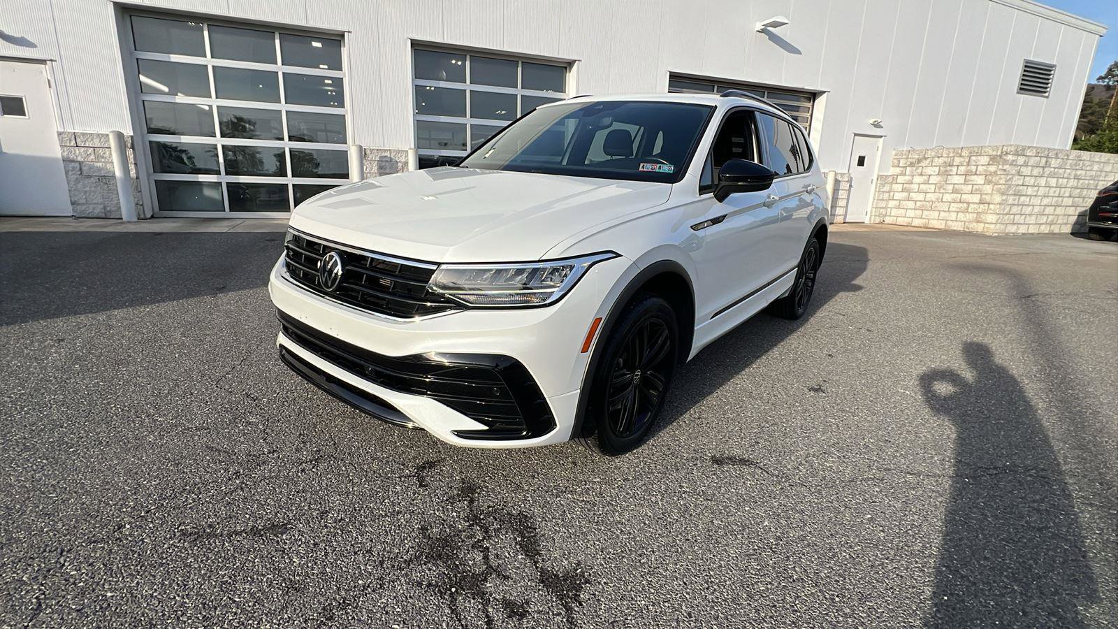 Used 2022 Volkswagen Tiguan SE R-Line AWD/4WD image 8