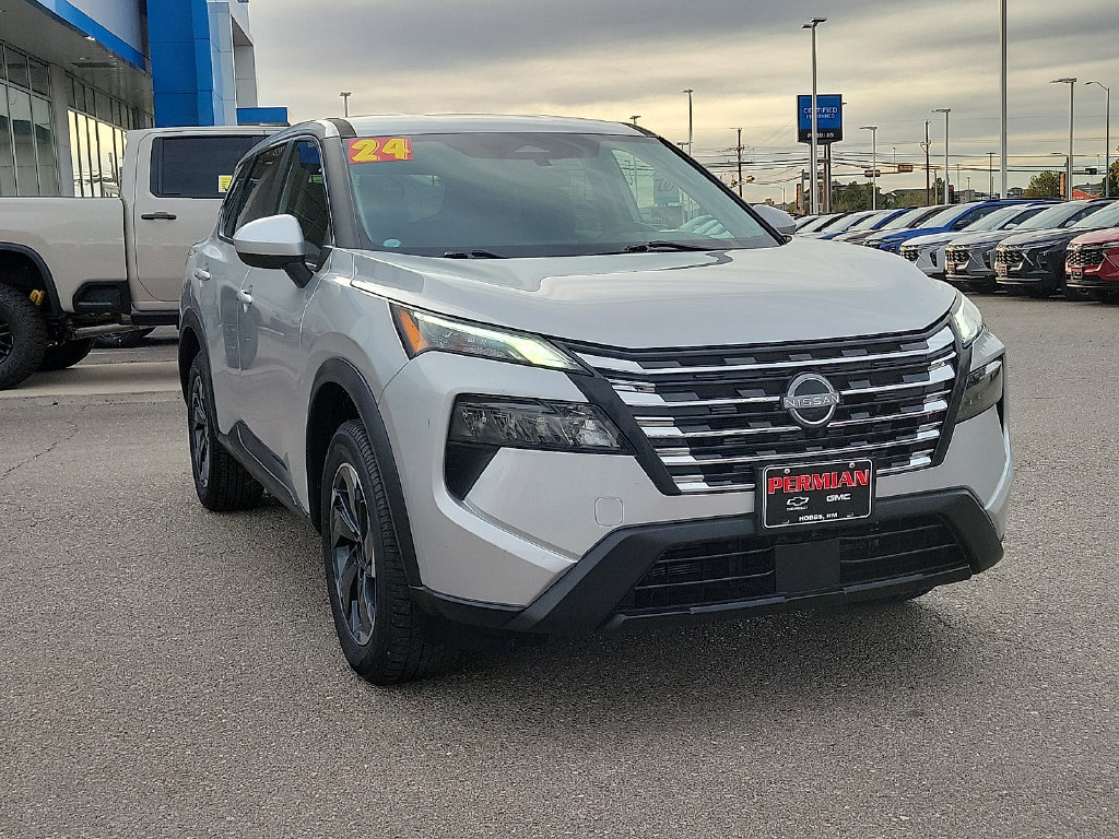 Used 2024 Nissan Rogue SV AWD/4WD image 2