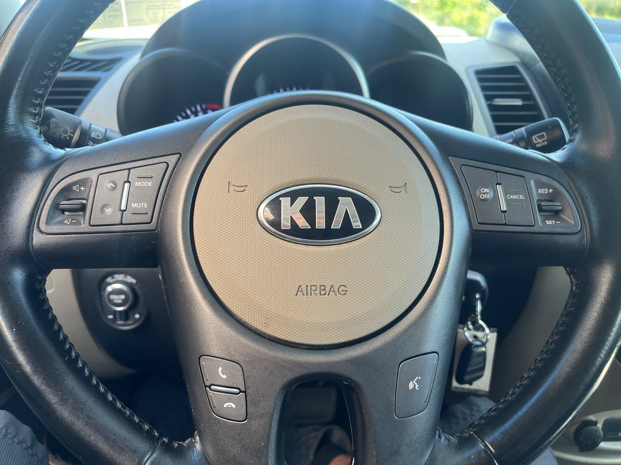 Used 2013 Kia Soul ! FWD image 21