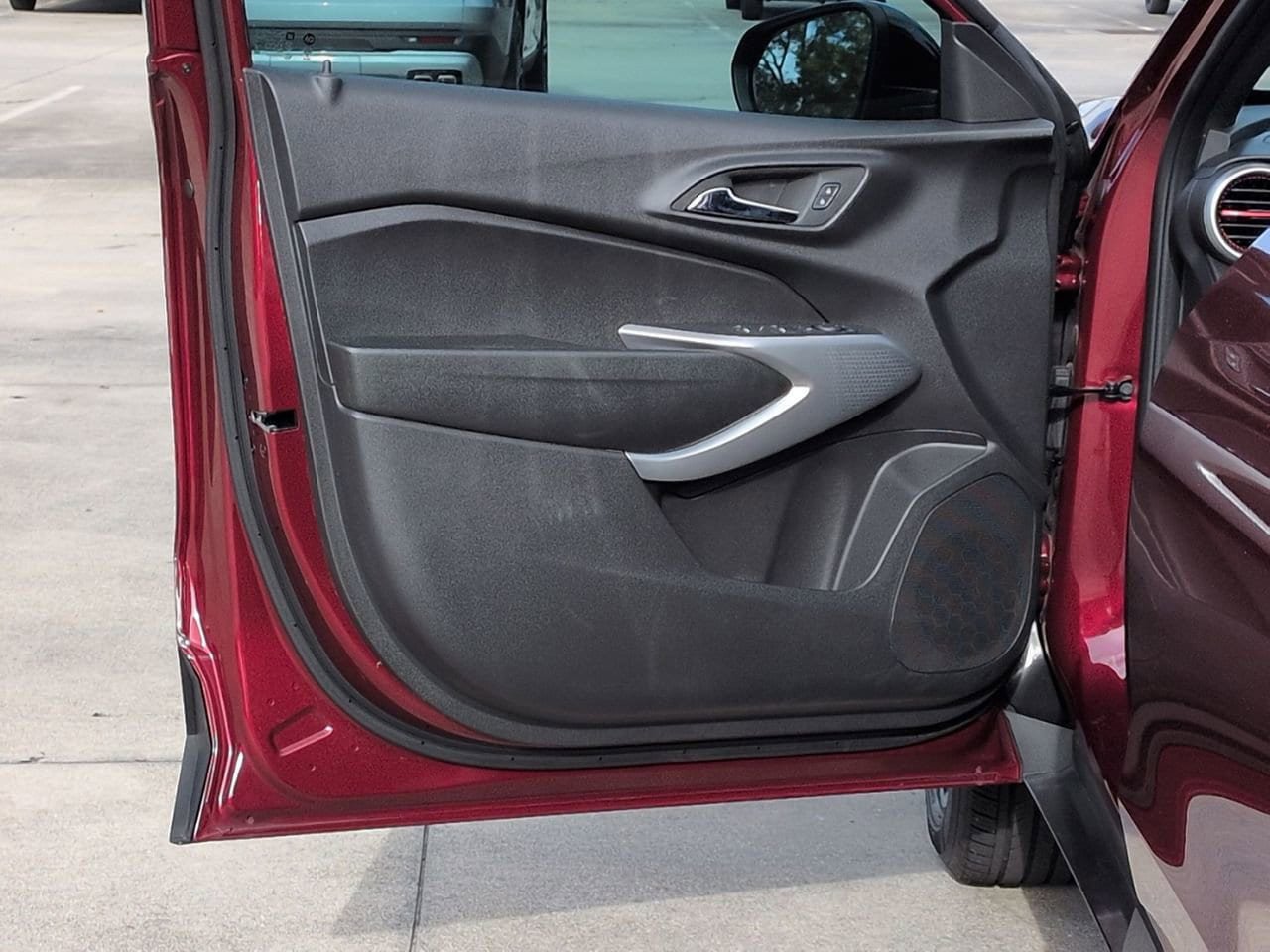 Used 2024 Chevrolet Trax RS w/ Driver Confidence Package FWD image 8