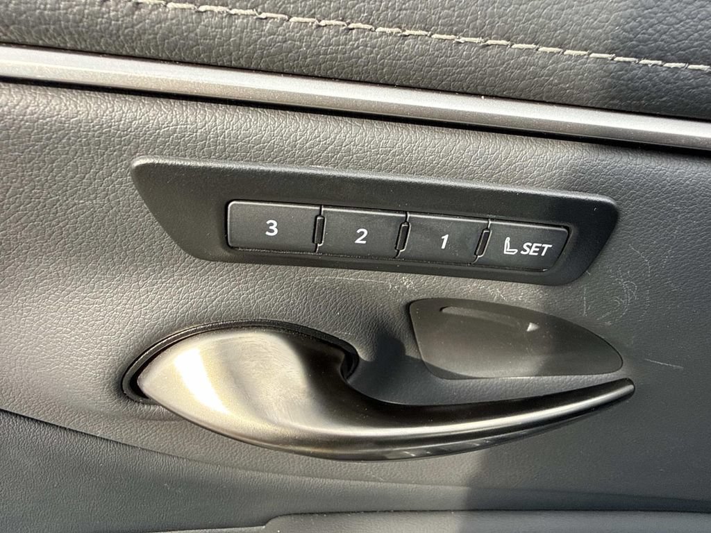 Used 2025 Lexus ES 350 w/ Premium Package FWD image 22