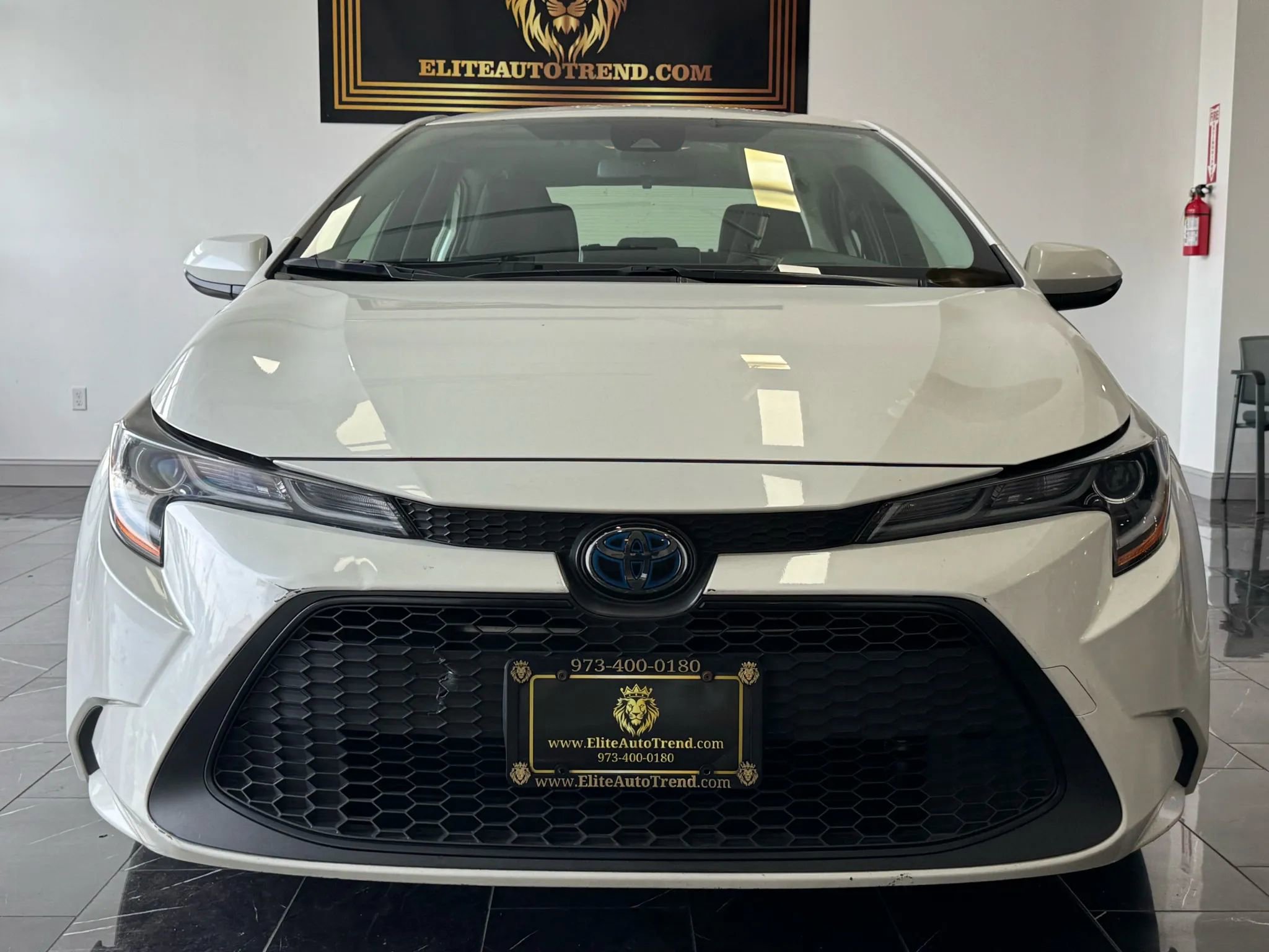Used 2020 Toyota Corolla LE image 2