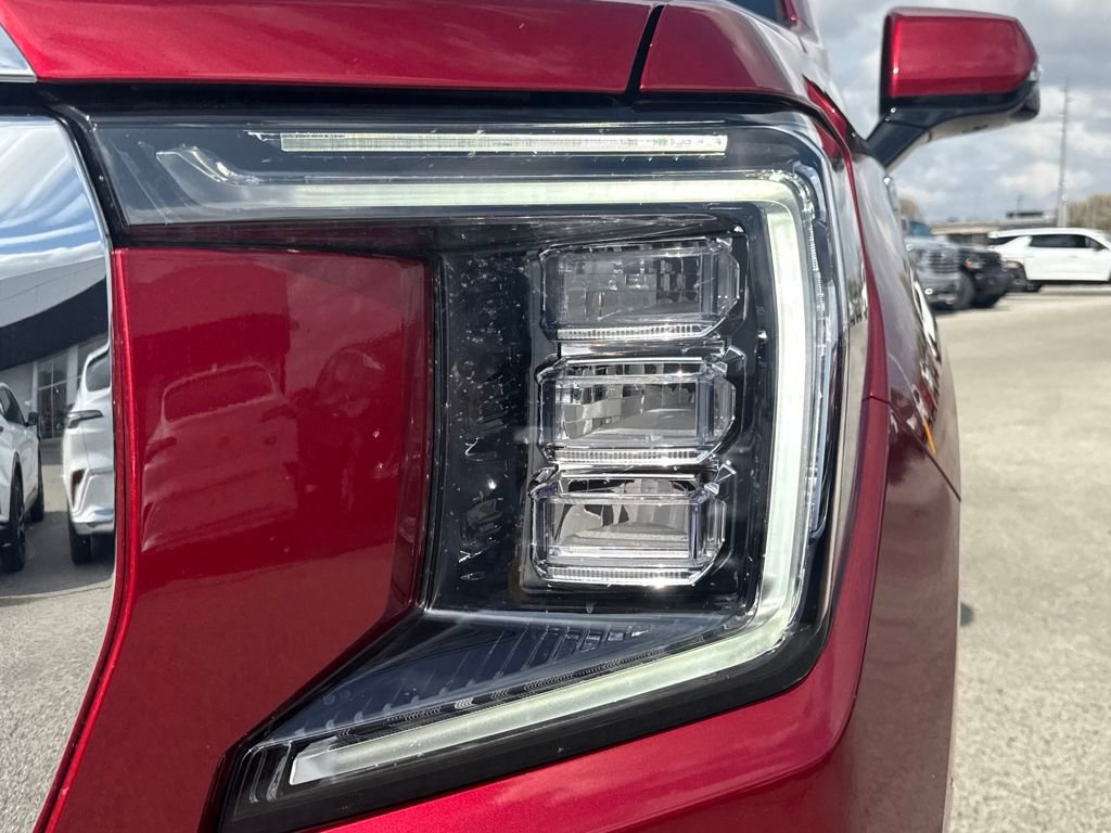 Used 2024 GMC Yukon XL SLT w/ SLT Luxury Package image 11