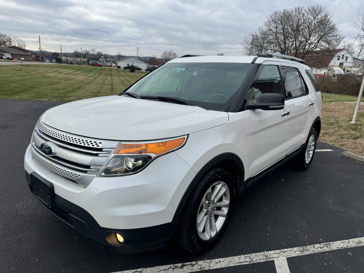 Used 2013 Ford Explorer XLT image 2