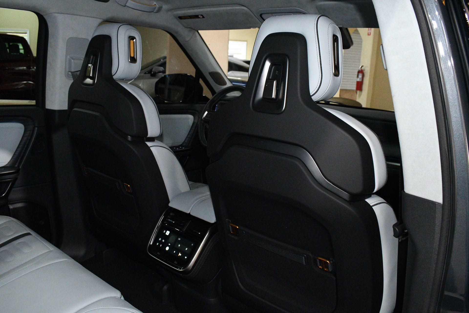 Used 2023 Rivian R1S Launch Edition Quad AWD/4WD image 16