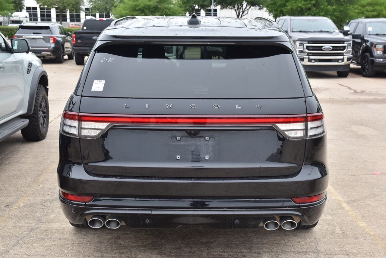 Certified 2025 Lincoln Aviator Black Label w/ Jet Appearance Package AWD/4WD image 8