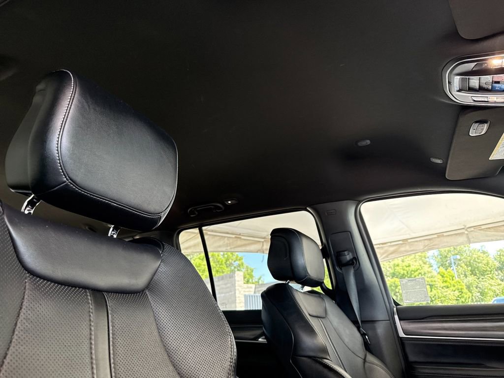 Used 2024 Jeep Wagoneer Series II w/ Flexible Seating Group RWD image 17