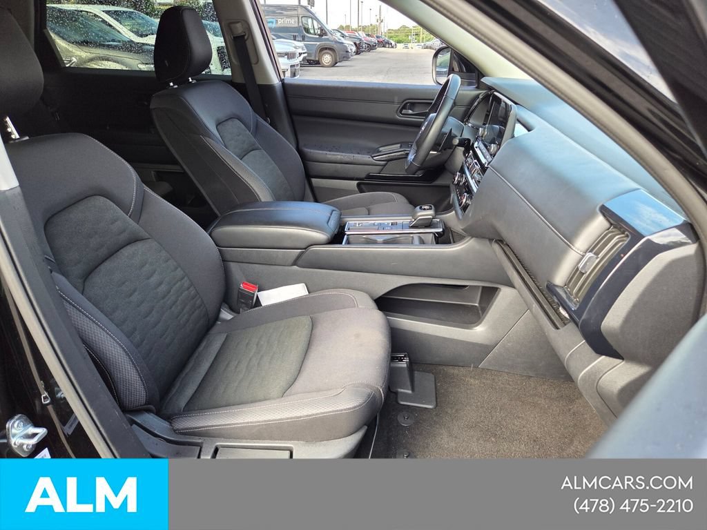 Used 2025 Nissan Pathfinder SV FWD image 17