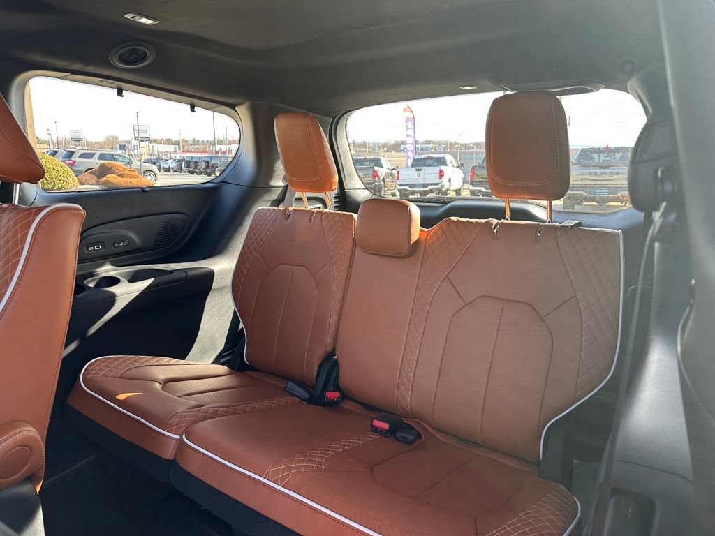 New 2026 Chrysler Pacifica Pinnacle AWD/4WD image 22