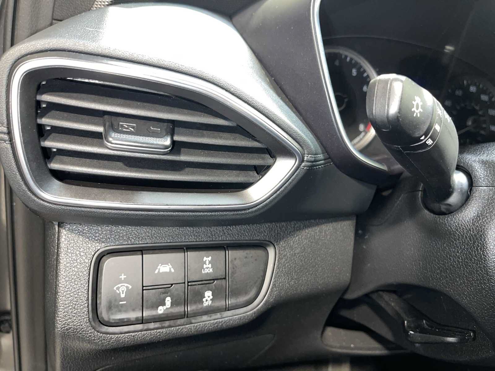 Used 2019 Hyundai Santa Fe SE AWD/4WD image 24