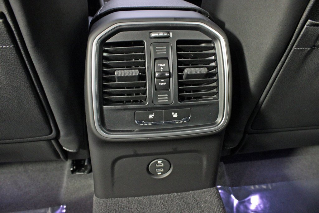 Used 2025 Porsche Macan image 37