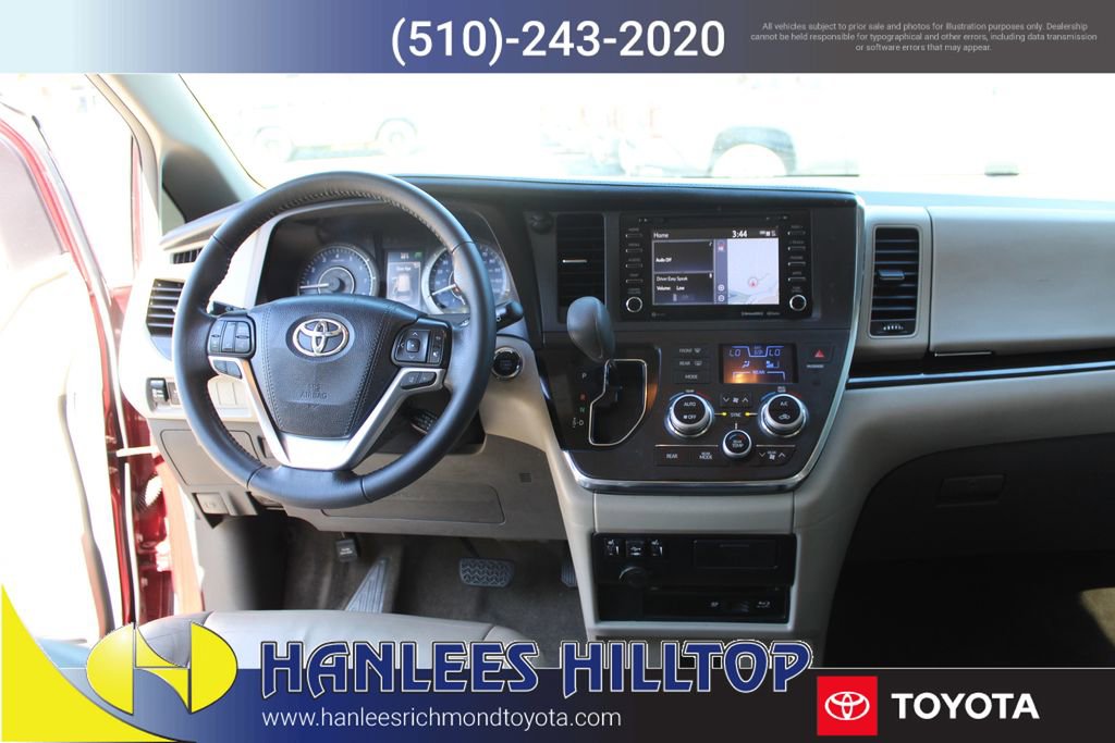 Used 2018 Toyota Sienna XLE Premium w/ Carpet Mat Package FWD image 20