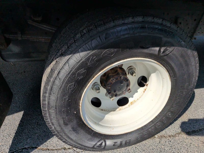 Used 2021 Isuzu NPR RWD image 9