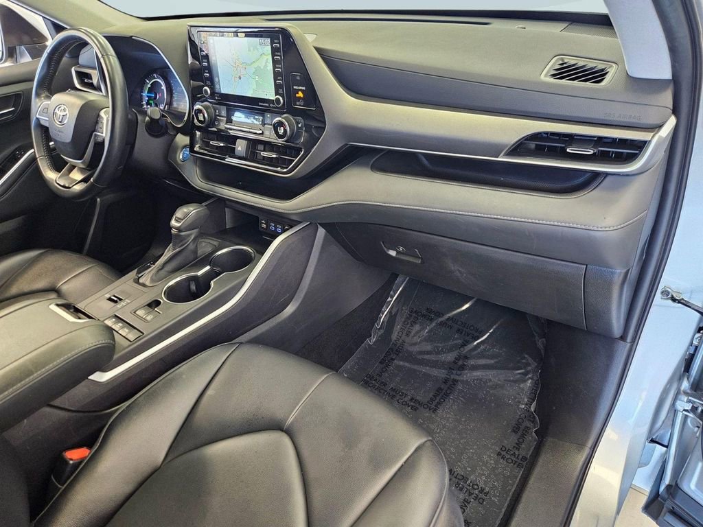 Used 2022 Toyota Highlander XLE AWD/4WD image 30