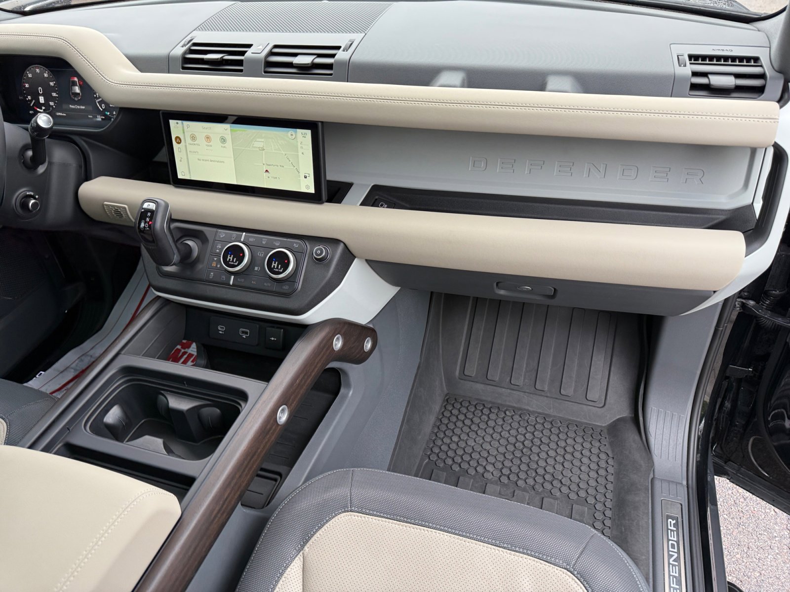 Used 2024 Land Rover Defender 110 X-Dynamic SE AWD/4WD image 24