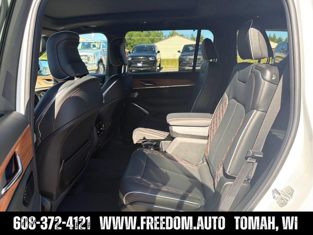 New 2026 Jeep Grand Cherokee L Summit w/ Obsidian Package AWD/4WD image 25