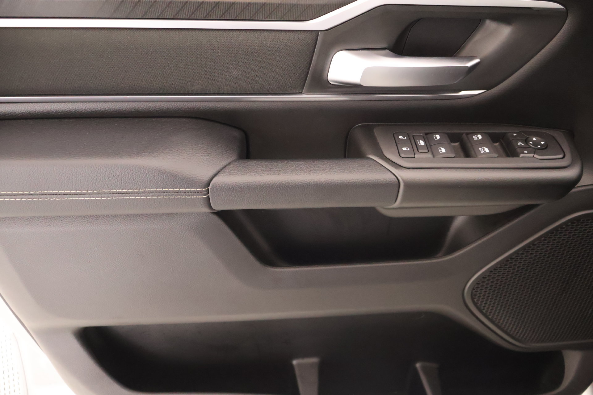 New 2026 RAM 1500 4x4 Crew Cab image 16