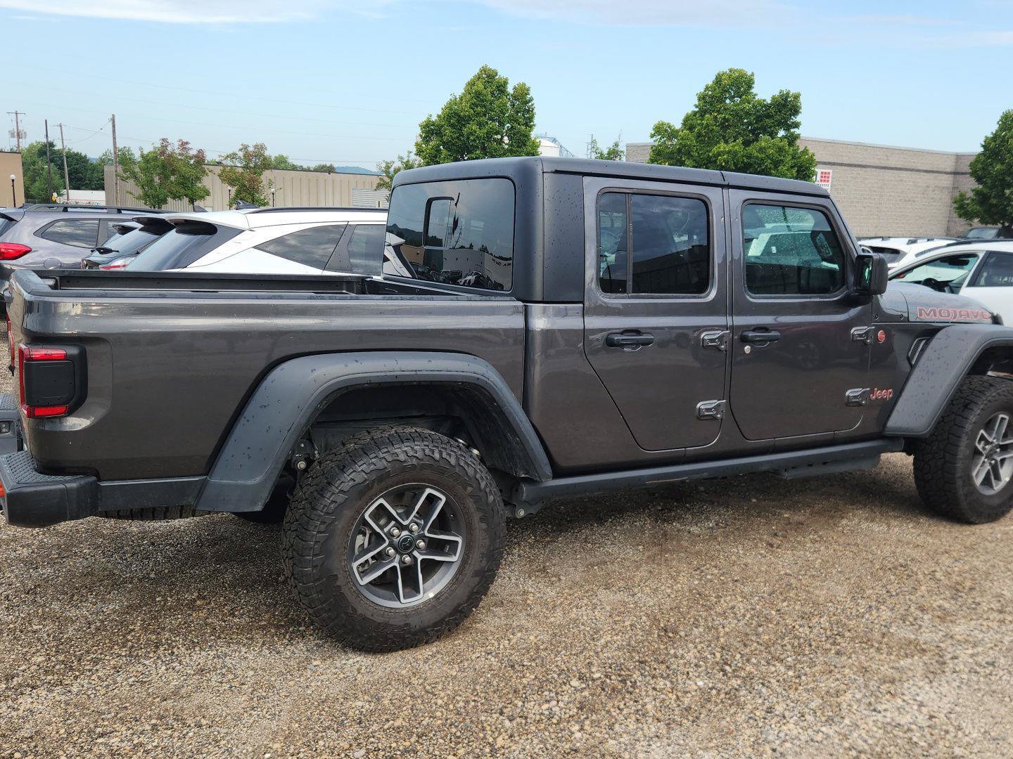 Used 2026 Jeep Gladiator Mojave AWD/4WD image 4