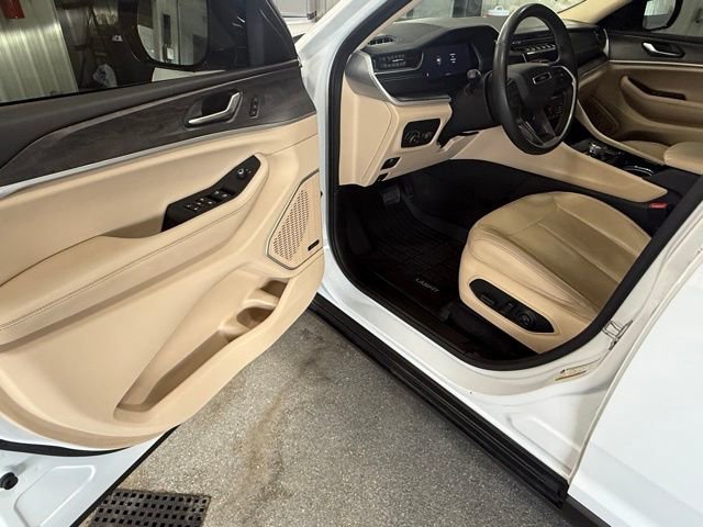 Used 2022 Jeep Grand Cherokee L Limited image 15