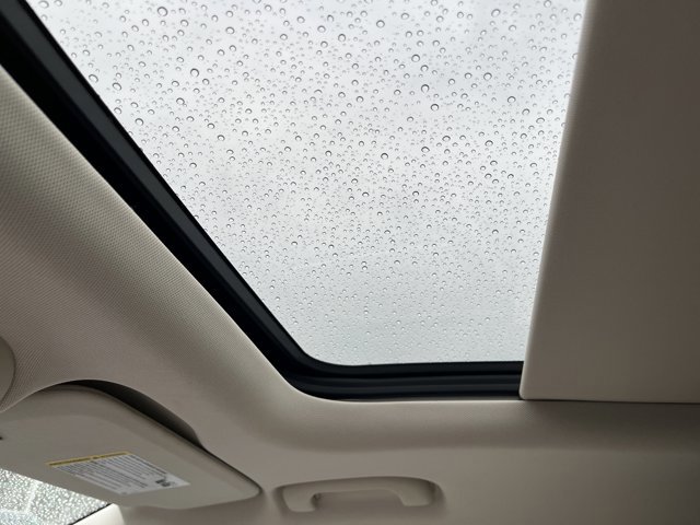 Used 2023 Buick Envision Avenir image 16