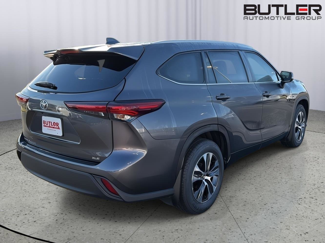 Certified 2024 Toyota Highlander XLE FWD image 6