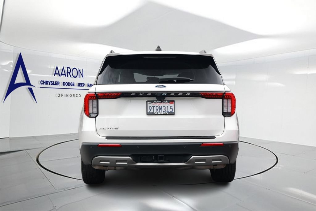 Used 2025 Ford Explorer Active w/ Active Comfort Package RWD image 3