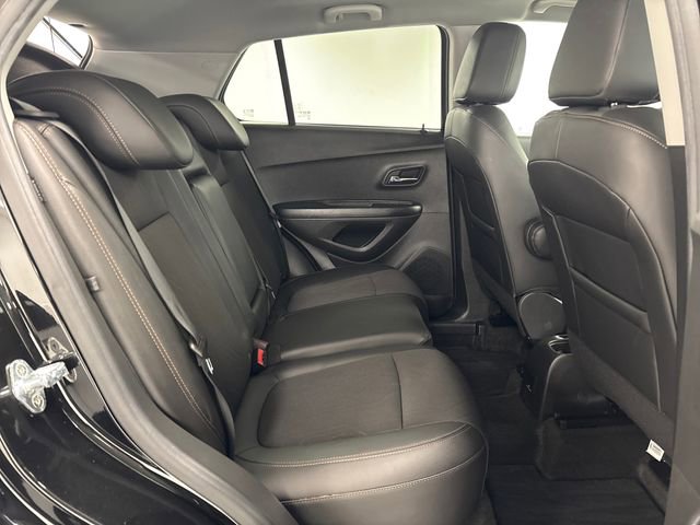 Used 2022 Chevrolet Trax LT w/ LT Convenience Package image 24