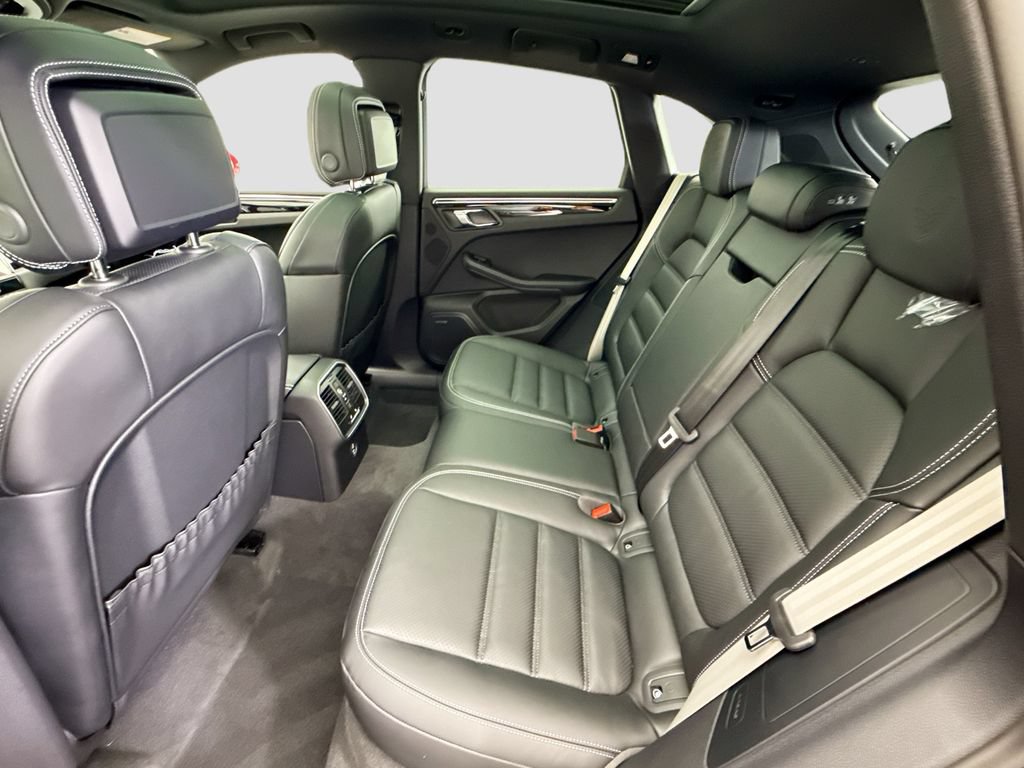 Used 2026 Porsche Macan AWD/4WD image 19