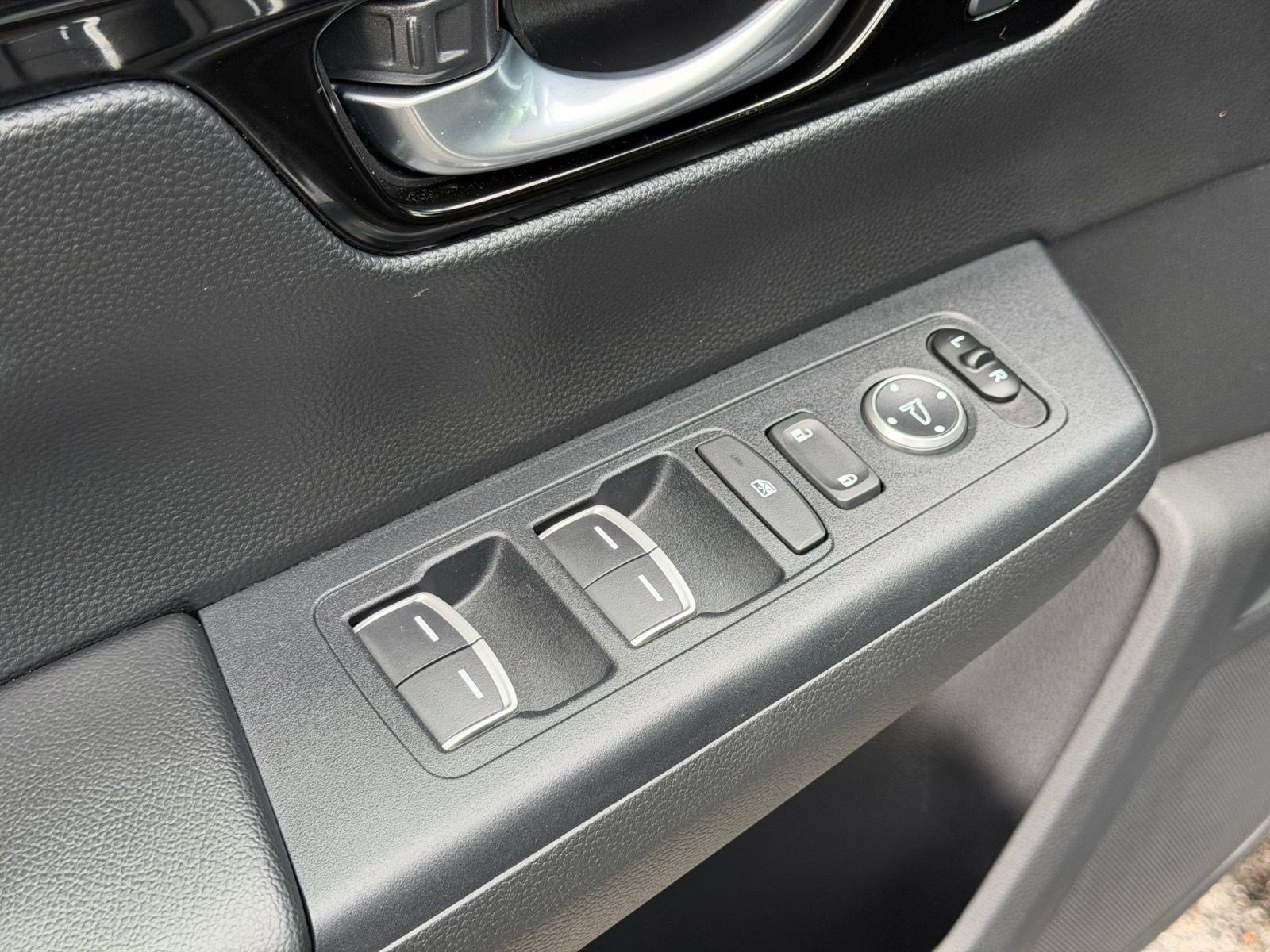 Used 2025 Honda CR-V EX-L image 26