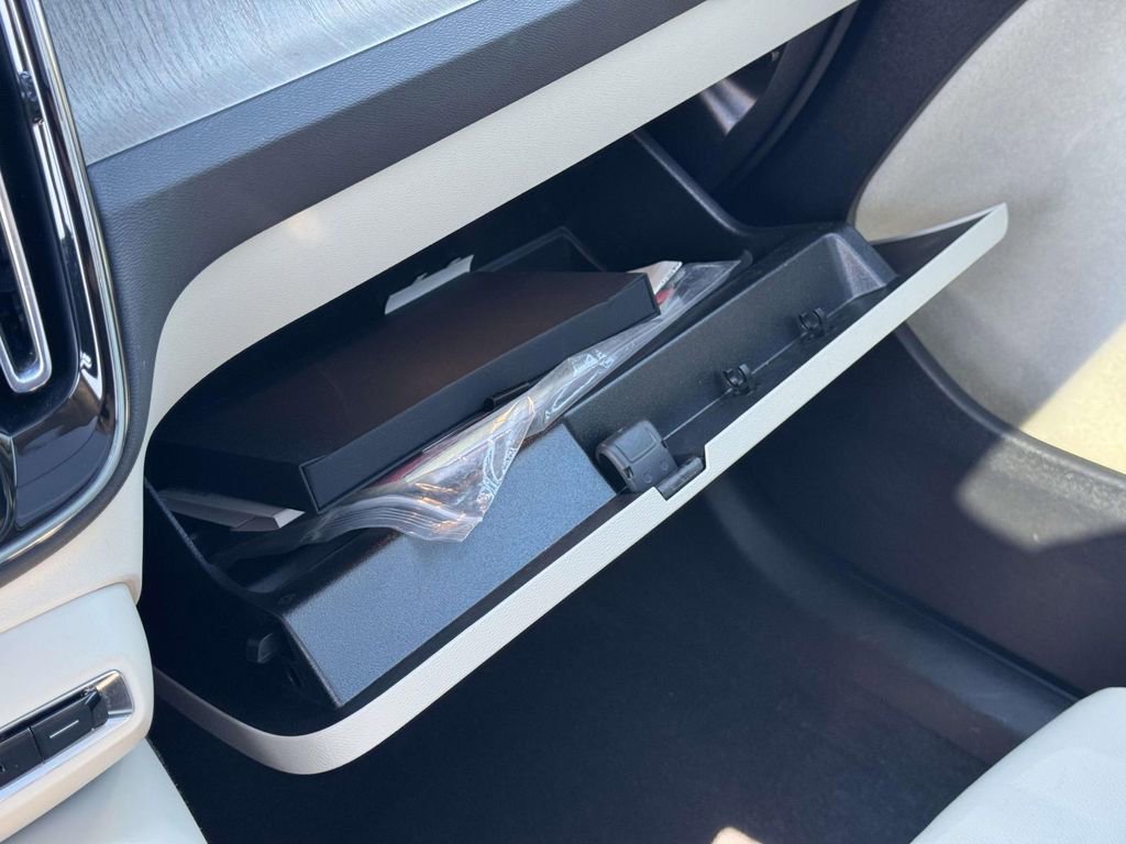 Used 2023 Volvo XC40 B5 Ultimate w/ Climate Package image 31