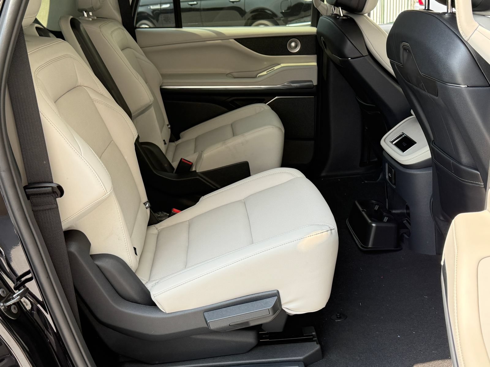 New 2026 Lincoln Navigator L Reserve AWD/4WD image 15