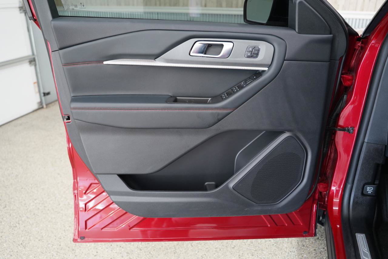 Used 2026 Ford Explorer ST-Line w/ ST-Line Street Pack RWD image 29