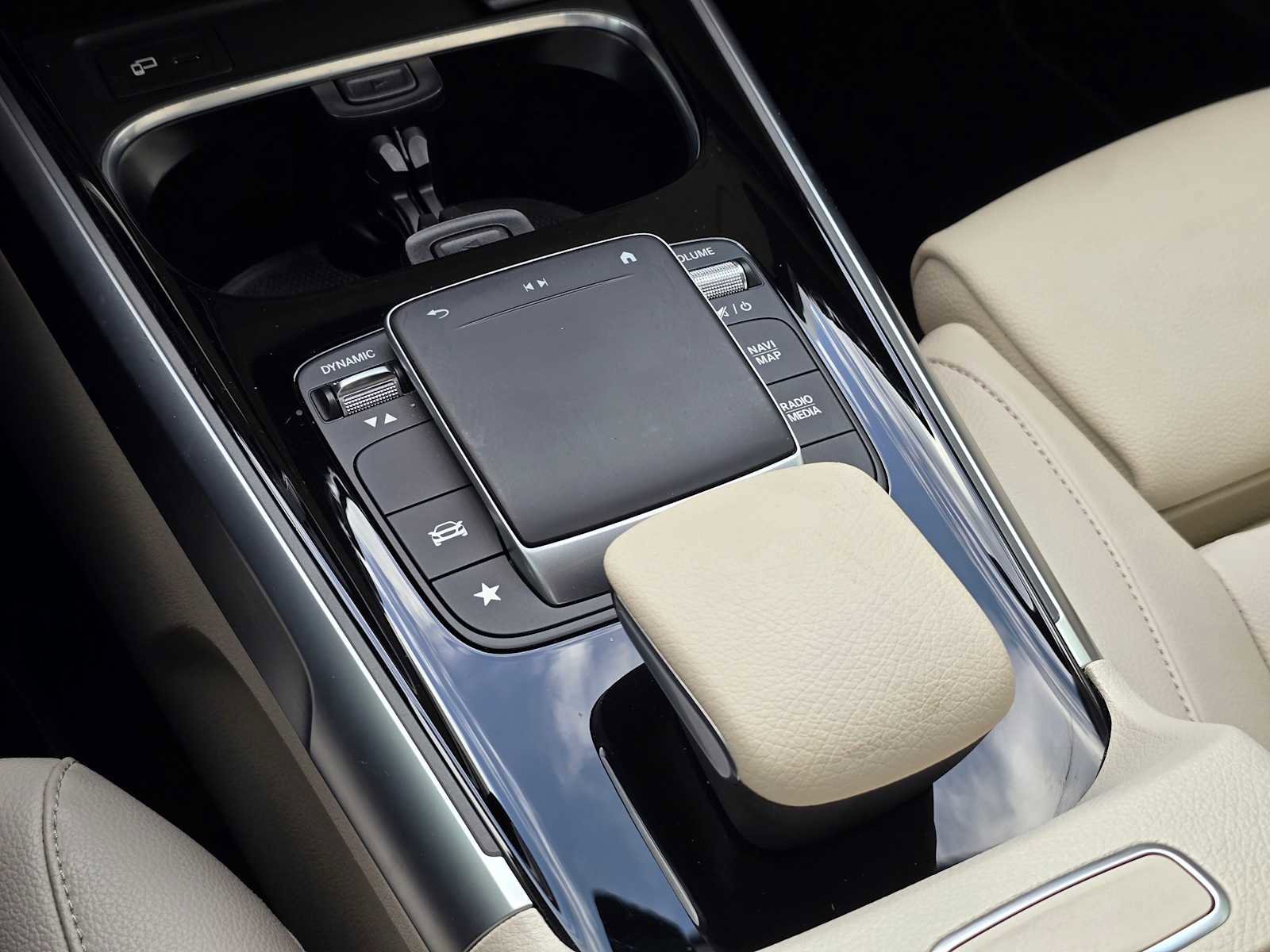 Used 2022 Mercedes-Benz GLB 250 GLB 250 image 25