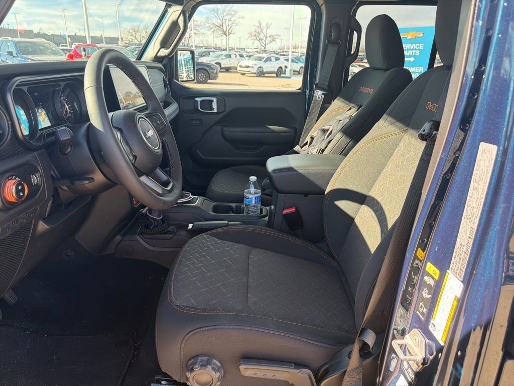 Used 2025 Jeep Gladiator Mojave w/ Safety Group image 13