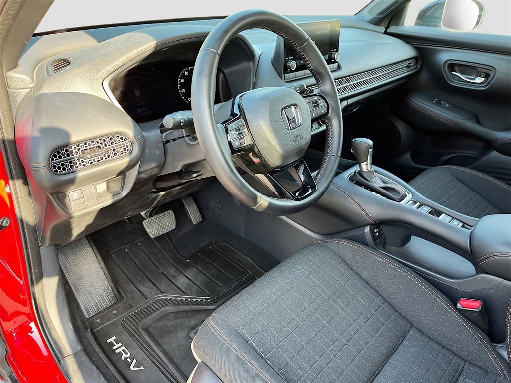 Used 2025 Honda HR-V Sport image 9