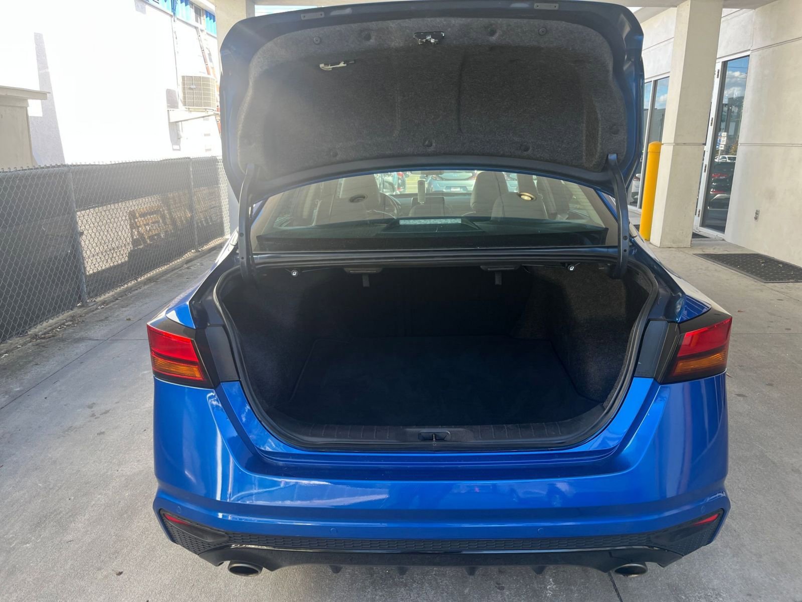 Used 2025 Nissan Altima 2.5 SR image 31