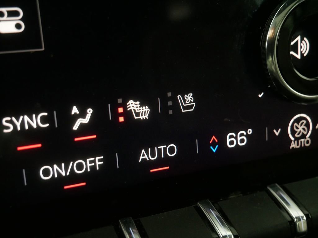 Used 2025 GMC Yukon Denali Ultimate AWD/4WD image 29