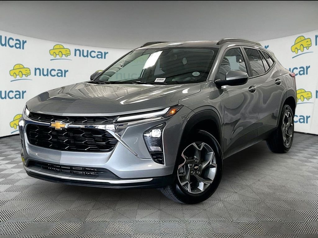 Used 2025 Chevrolet Trax LT w/ LT Convenience Package FWD image 3