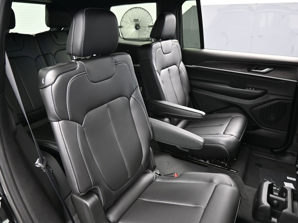 Used 2025 Jeep Grand Cherokee L Limited image 38