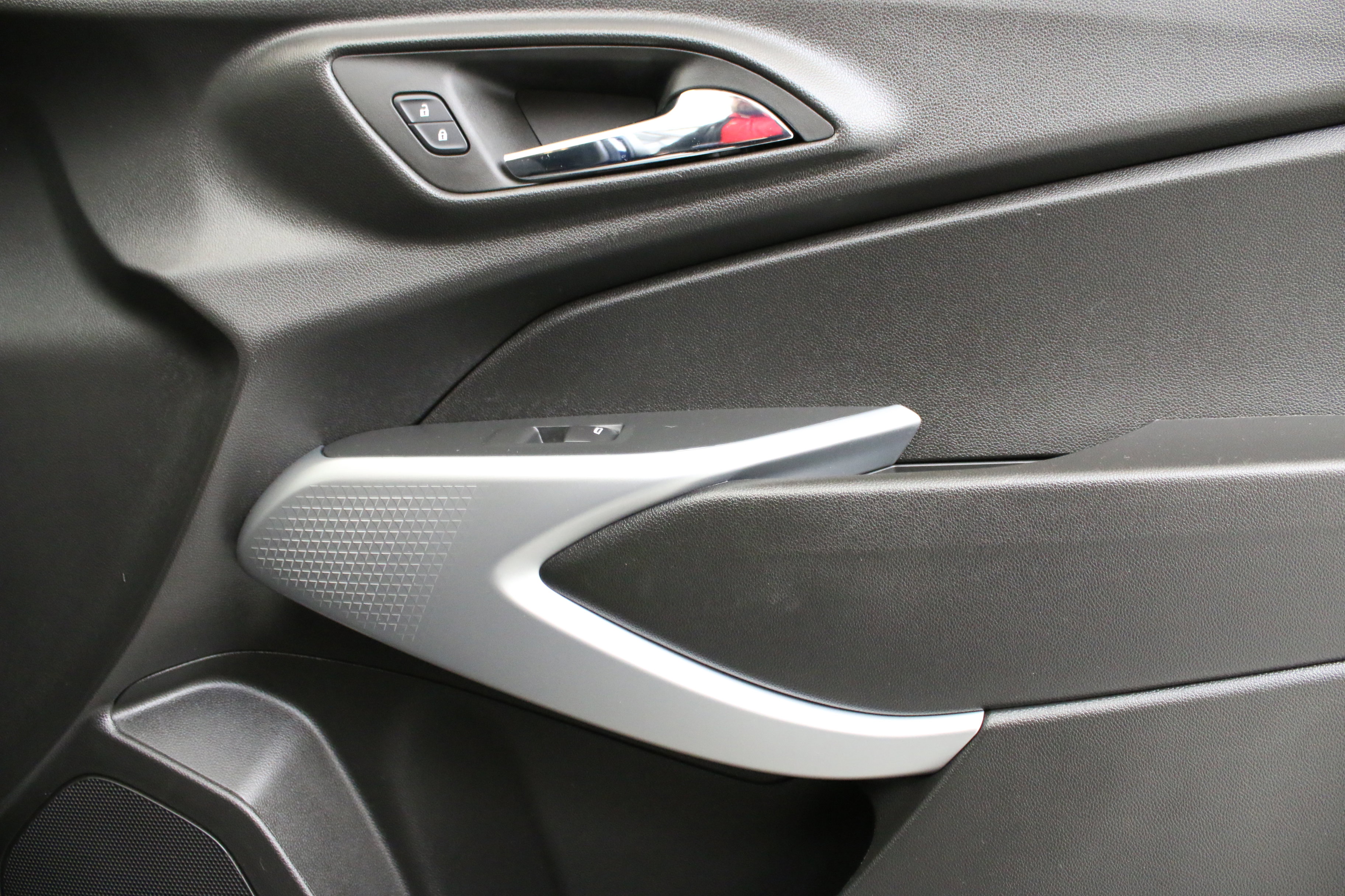 Used 2024 Chevrolet Trax LS FWD image 31
