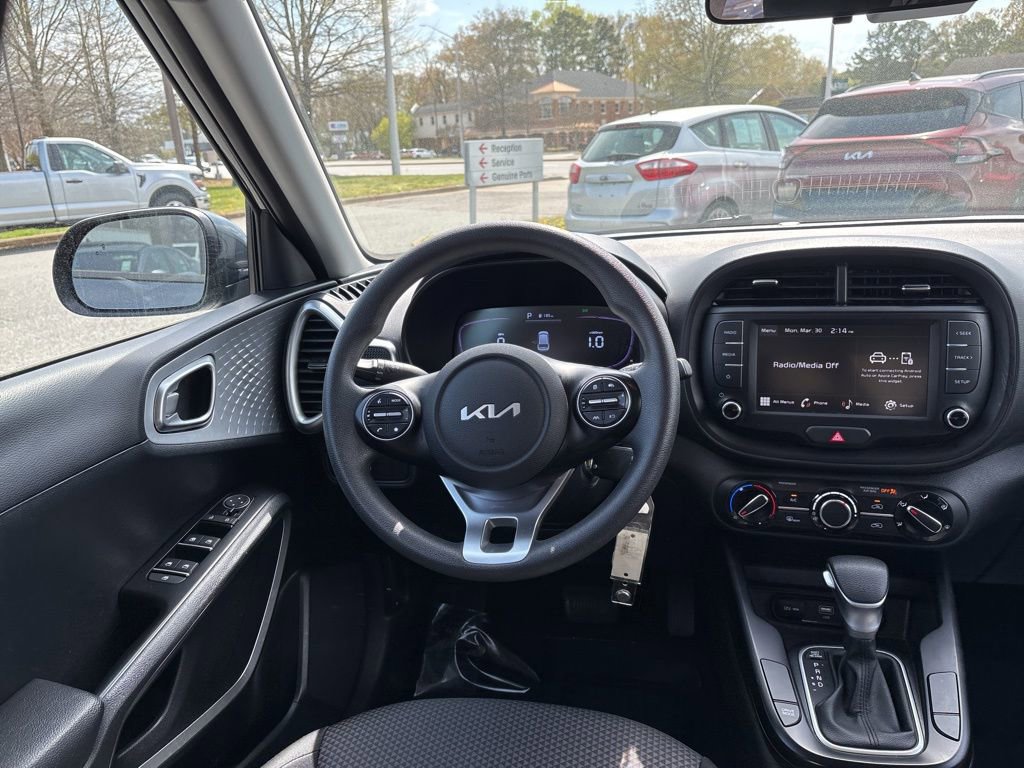 Used 2024 Kia Soul LX w/ Option Group 015 FWD image 9