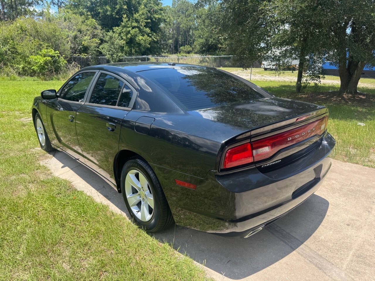 Used 2013 Dodge Charger SE w/ Connectivity Group RWD image 4