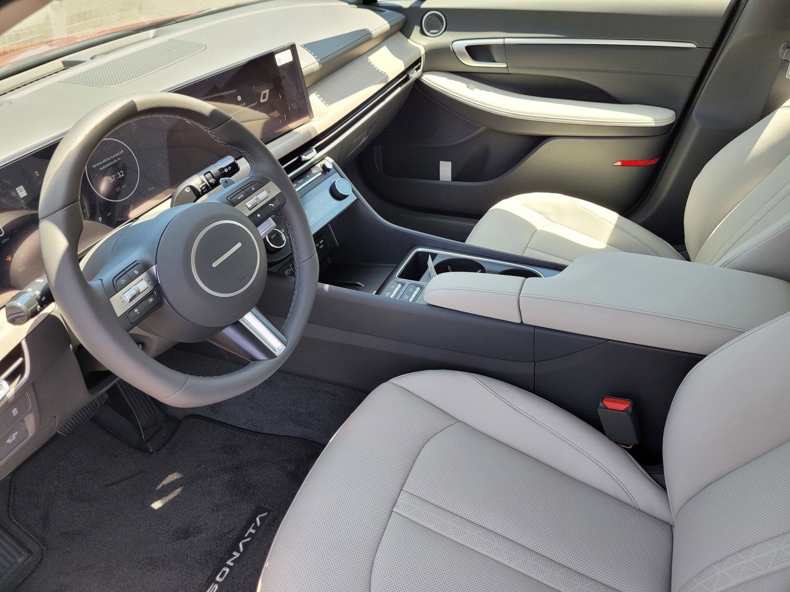 New 2025 Hyundai Sonata Limited image 17