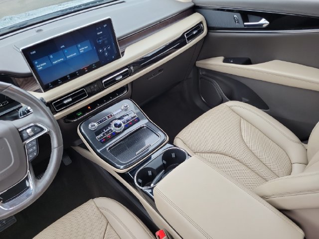 Used 2023 Lincoln Nautilus Reserve FWD image 27