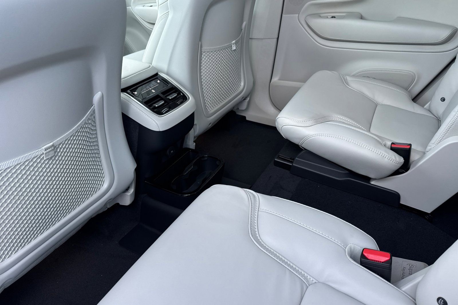New 2026 Volvo XC90 B6 Ultra w/ Protection Package AWD/4WD image 12