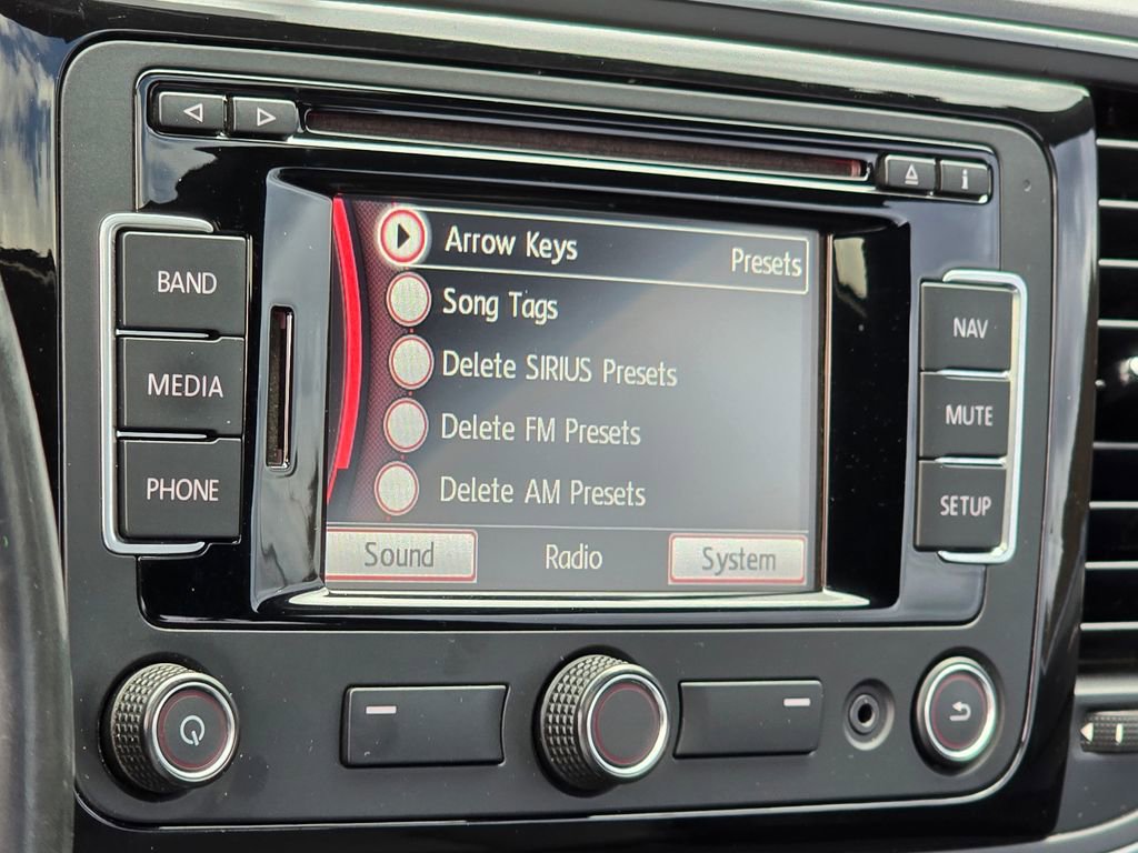 Used 2015 Volkswagen Beetle TDI image 42