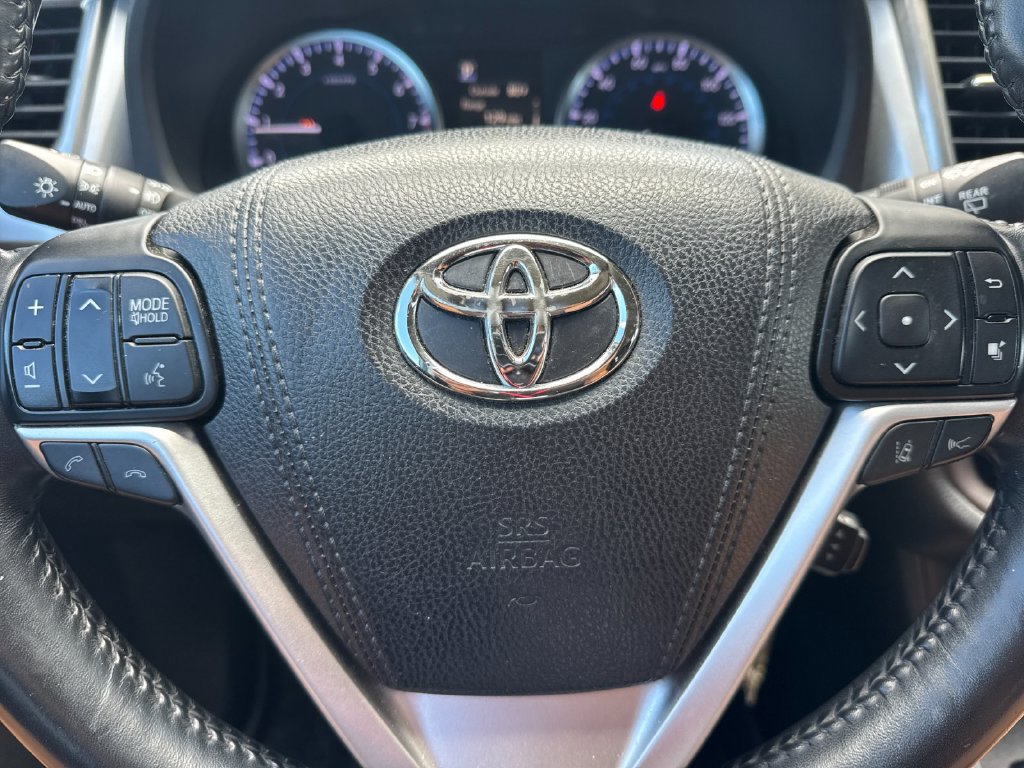 Used 2018 Toyota Highlander Plus FWD image 22