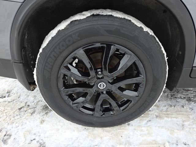 Used 2017 Nissan Rogue SV image 62