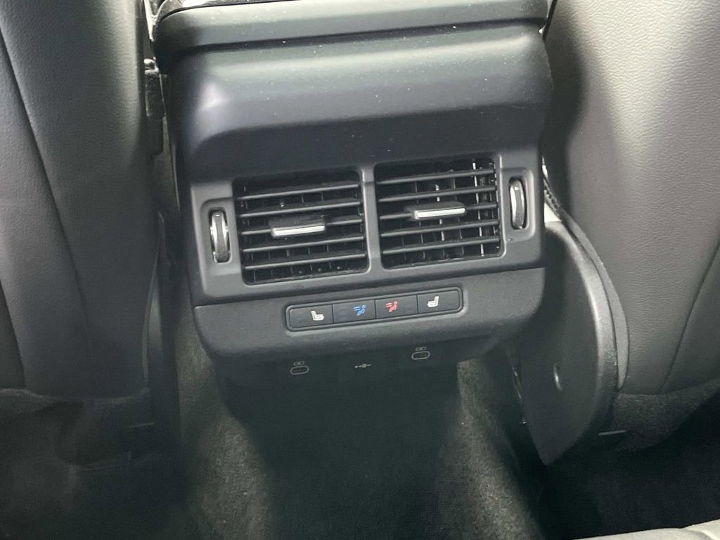 Used 2023 Land Rover Range Rover Evoque R-Dynamic SE image 16