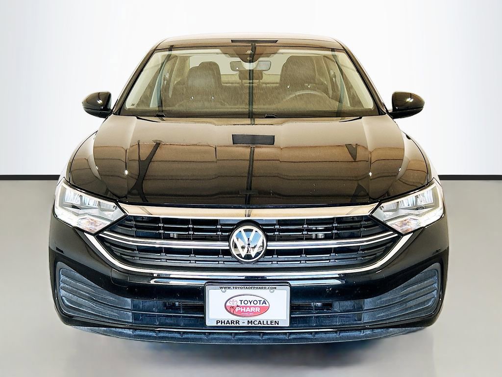 Used 2024 Volkswagen Jetta SE image 2